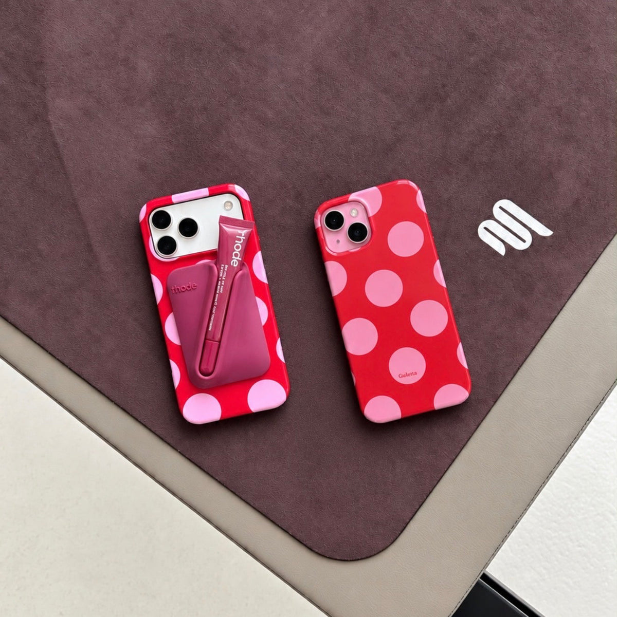 Funda de móvil Magsafe- Red Pink Dots Podbase